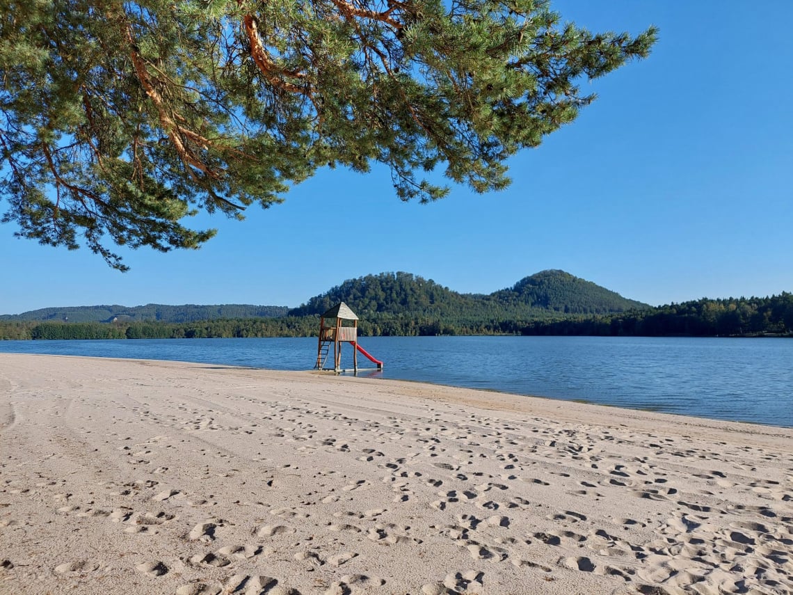 Strand und Schwimmbad Hamr am See Hamr na Jezeře